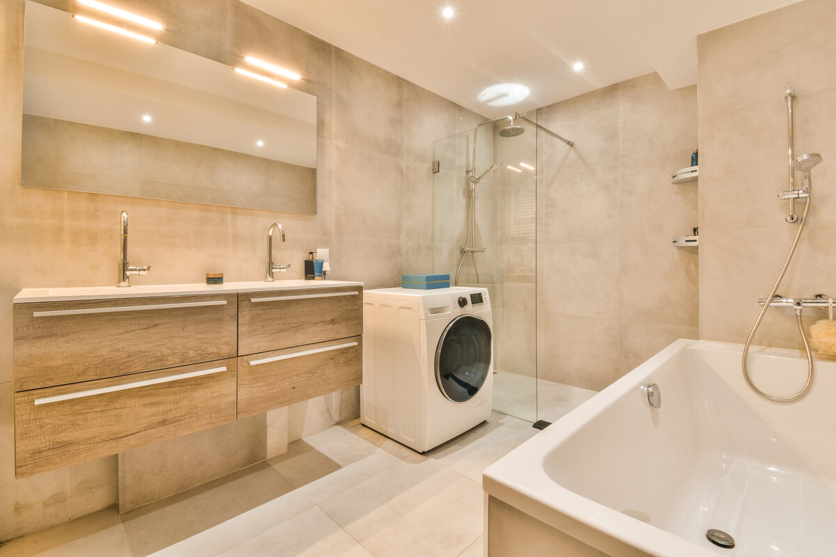 Salle de bain d'une location saisonnière à Pérols préparée par ANEMOIA